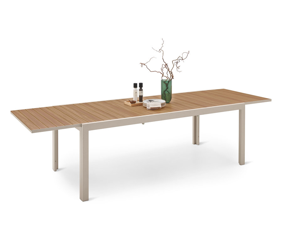 Table à manger avec plateau en bois, cadre gris clair et décoration de table avec vase et épices.
