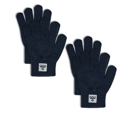 Deux paires de gants tricotés bleus hummel® HMLJR avec un écusson logo sur les poignets.