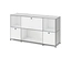 Un buffet modulaire blanc avec un cadre chromé. Il comporte six compartiments : trois étagères ouvertes et trois placards fermés avec des poignées rondes.