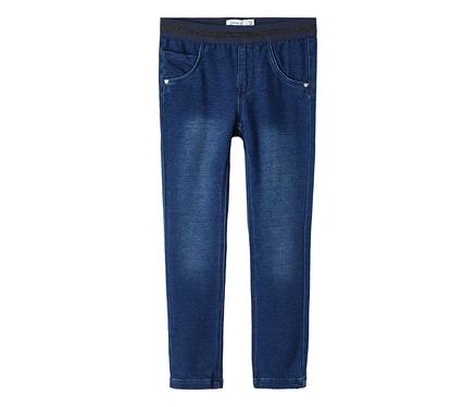 Jegging bleu NAME IT dans un style studio, vue de face.