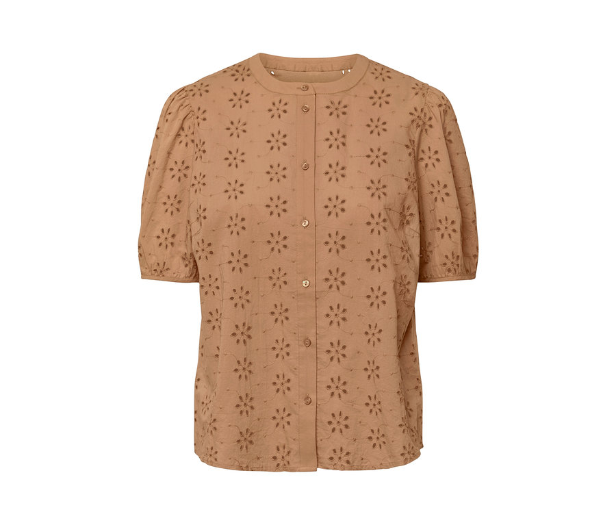 Blouse à broderie ajourée.