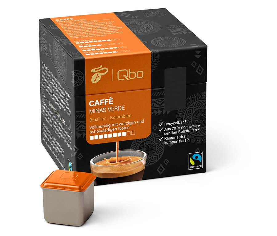 Un paquet de capsules Qbo Caffè MINAS VERDE et une capsule à côté du paquet.