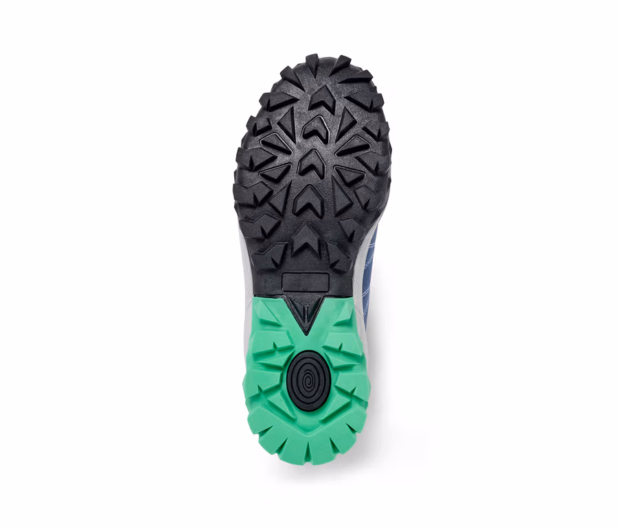 Semelle d'une chaussure de trekking avec motif noir et talon vert.