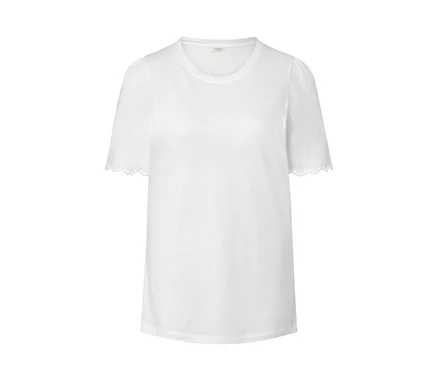 Chemise blanche à manches courtes avec fronces.
