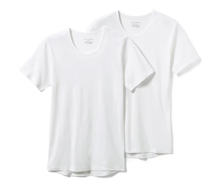 Deux maillots de corps blancs finement côtelés superposés.