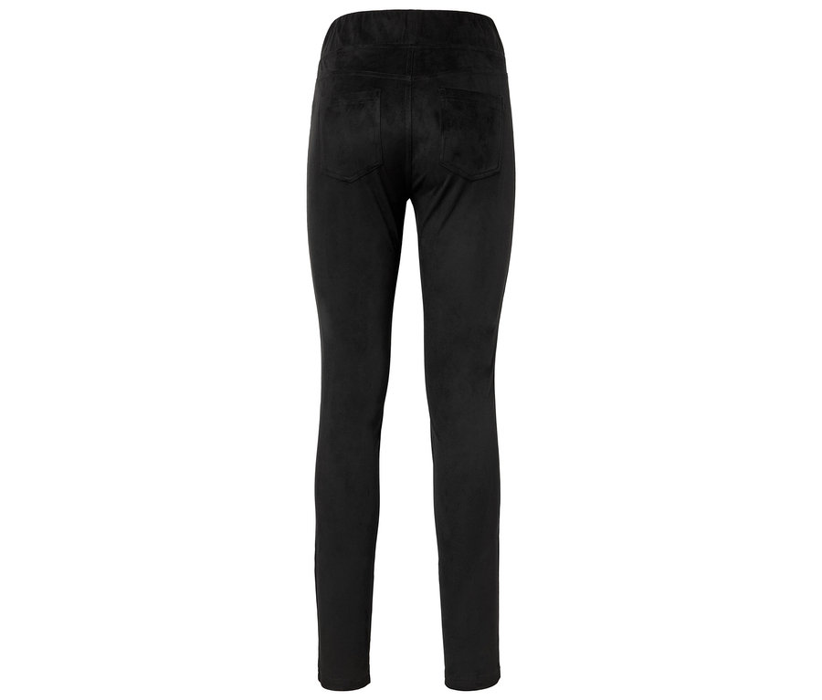 Leggings noirs avec poches arrière.