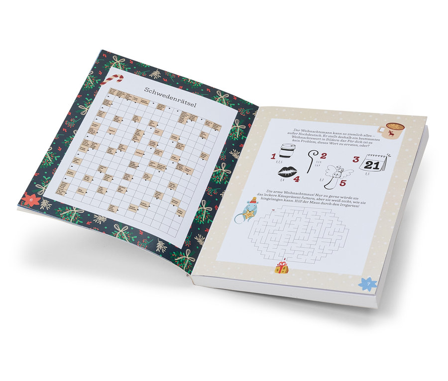 Livre ouvert avec des puzzles sur le thème de Noël.