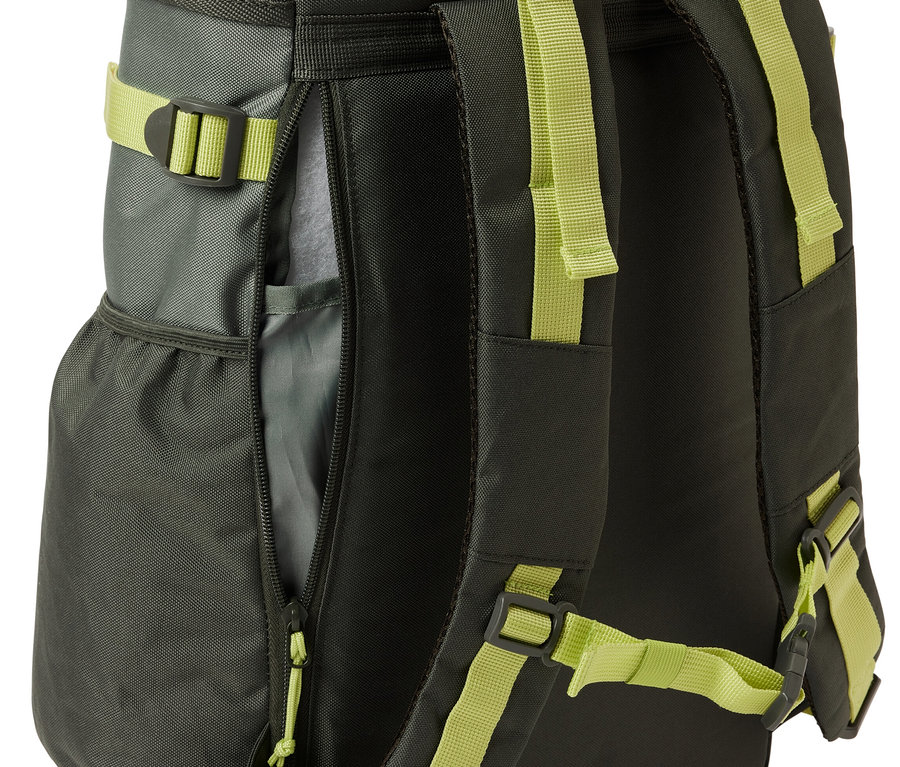 Gros plan d'un sac à dos d'extérieur.