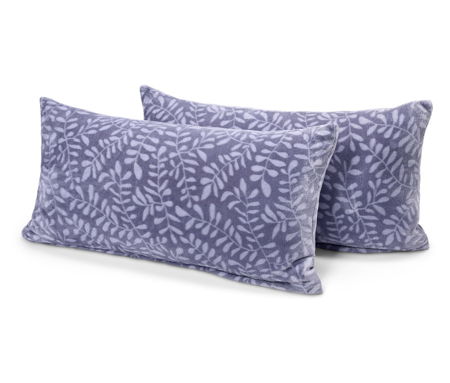 Deux coussins rectangulaires avec un motif floral dans des tons de gris.