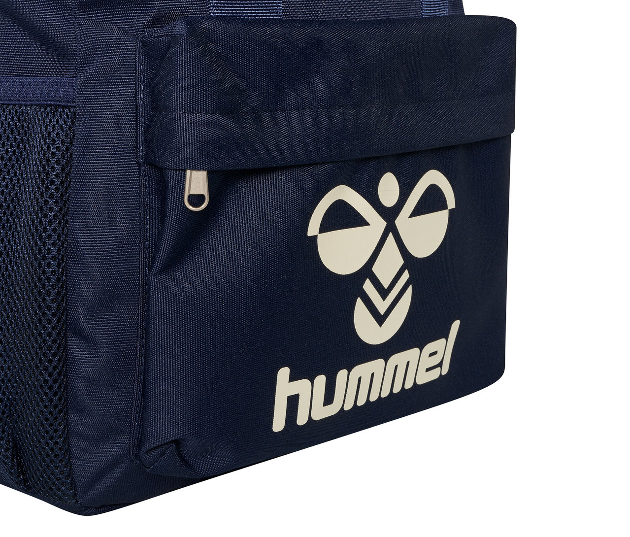 Gros plan d'un sac à dos bleu HUMMEL HMLJAZZ.