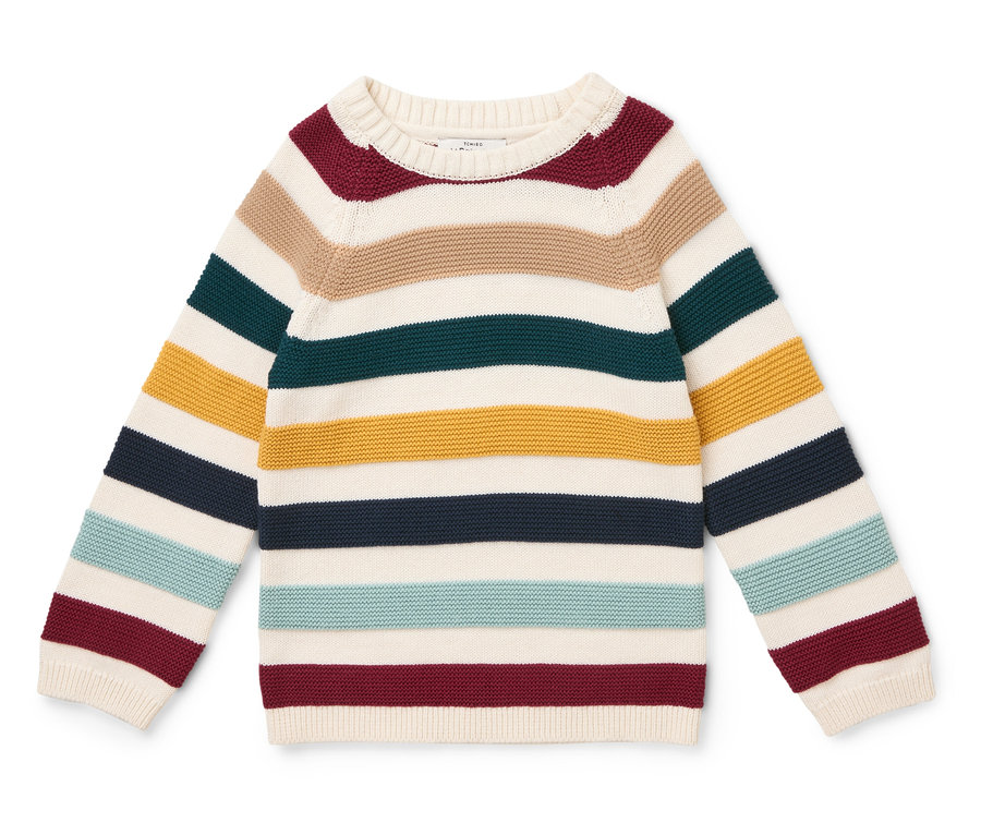 Pull tricoté rayé avec des rayures horizontales colorées.
