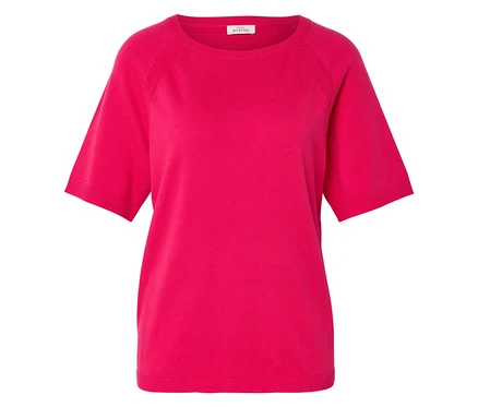 Pull en maille fine rose vif à manches courtes, col rond et bords-côtes.