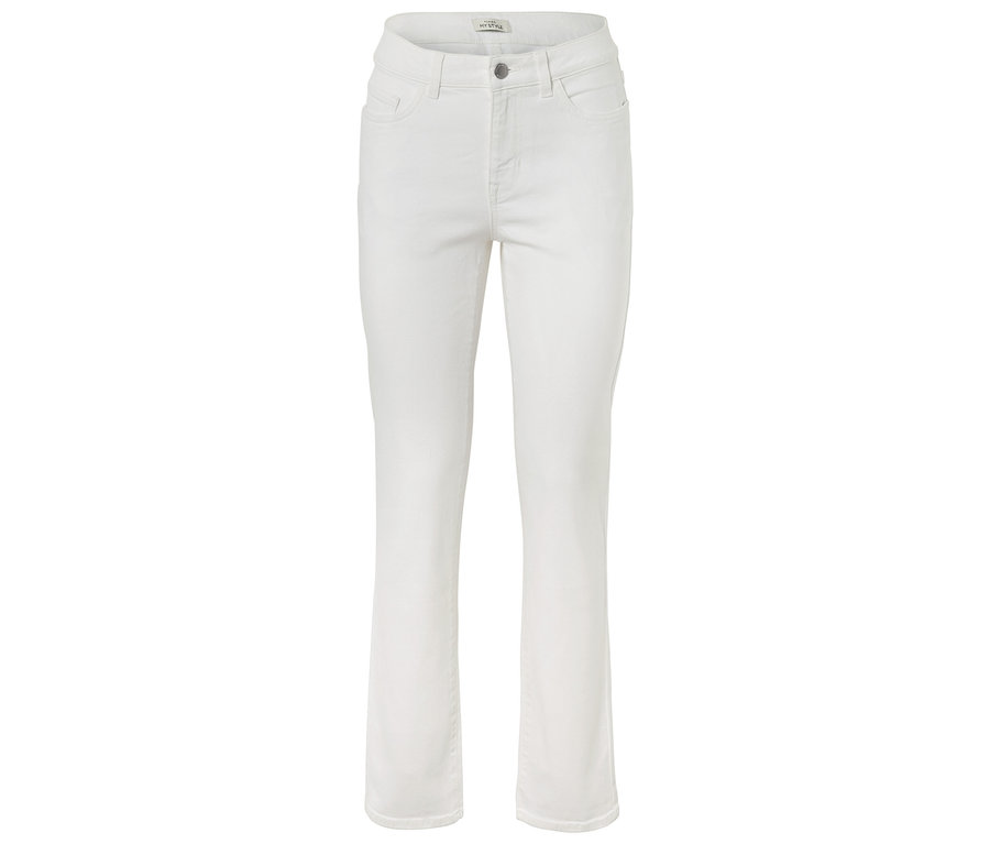 Un jean blanc posé sur un fond blanc.