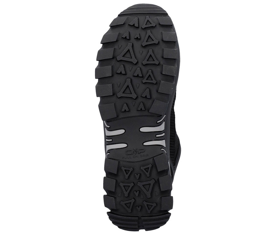 Semelle d'une chaussure noire avec une semelle fortement sculptée.