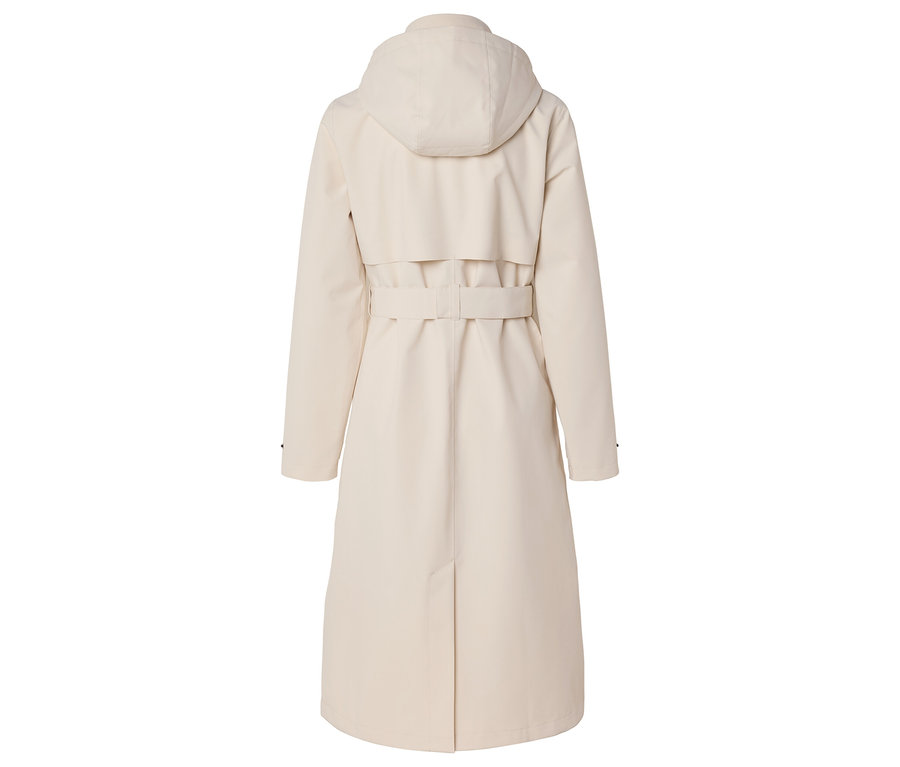 Vue arrière d'un long manteau beige avec capuche et ceinture.