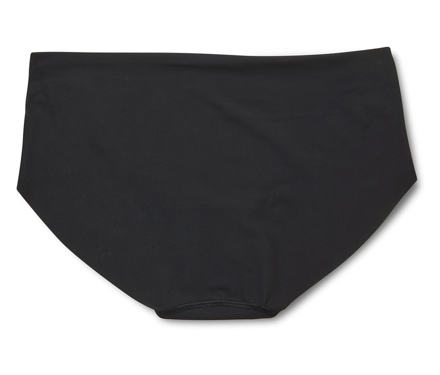 Culotte de bikini noire posée sur un fond blanc.
