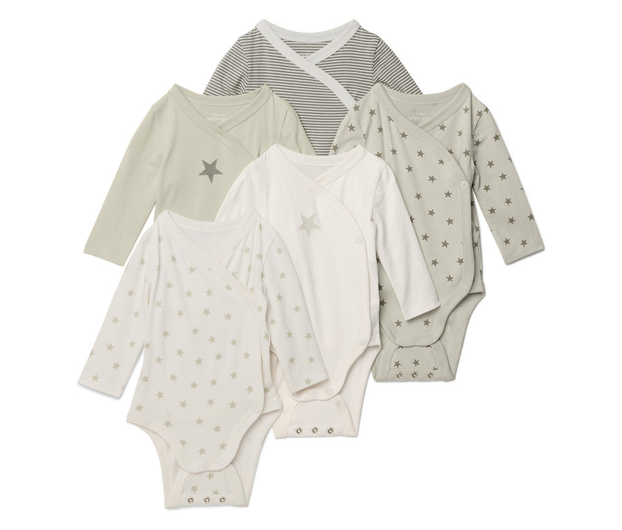 Cinq bodies de bébé à fermeture cache-cœur disposés sur un fond blanc. Les bodies sont de différentes couleurs et motifs, notamment des étoiles et des rayures.
