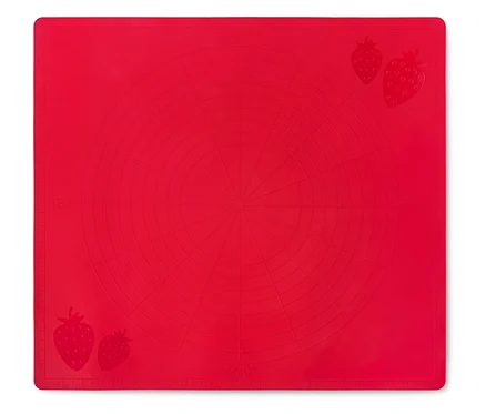Tapis de cuisson rouge en silicone avec cercles en relief et fraises dans les coins.