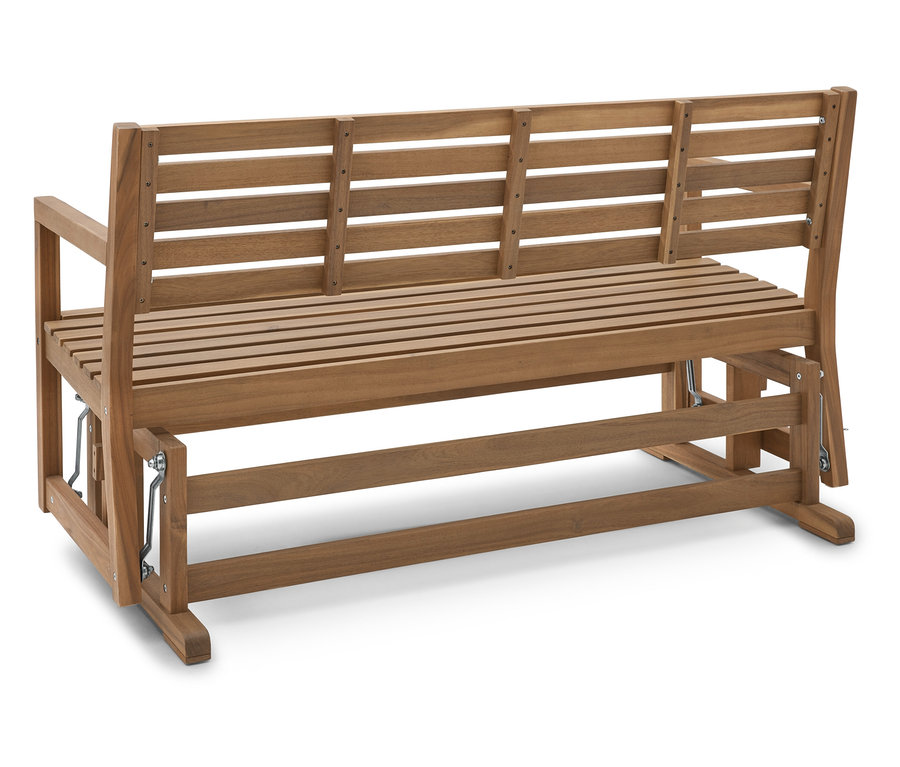 Un banc en bois vide, marron clair, avec des lattes horizontales pour l'assise et le dossier.