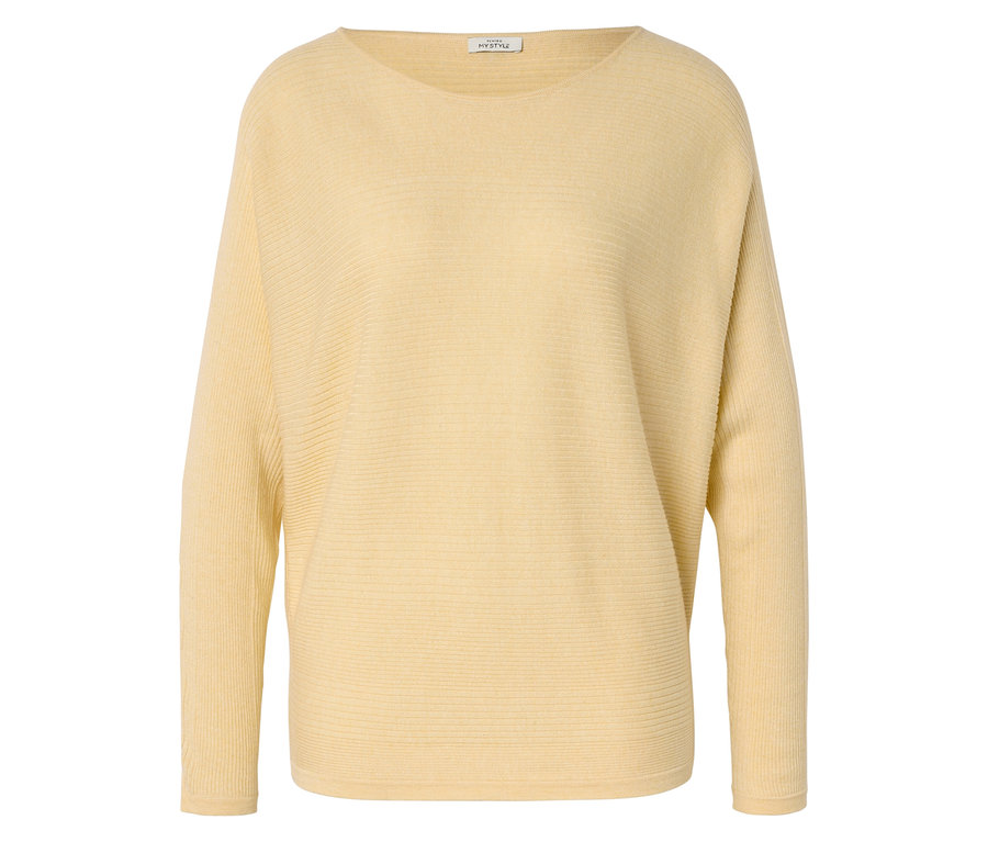 Un pull jaune clair à côtes horizontales et à manches longues posé à plat sur un fond blanc.