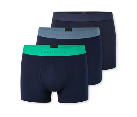 Trois caleçons boxers bleu marine pour hommes sont empilés en diagonale. Le premier a une ceinture vert vif, le deuxième une ceinture gris-bleu et le dernier une ceinture bleu foncé, tous avec le logo "SCHIESSER".