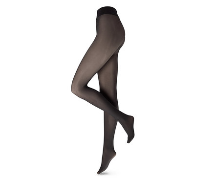 Collant noir légèrement transparent sur un fond blanc, les jambes sont légèrement croisées.