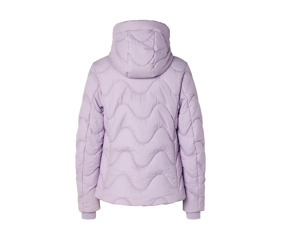 Vue de dos d'une veste matelassée violet clair avec une capuche. La veste présente un motif de matelassage ondulé et des poignets côtelés.
