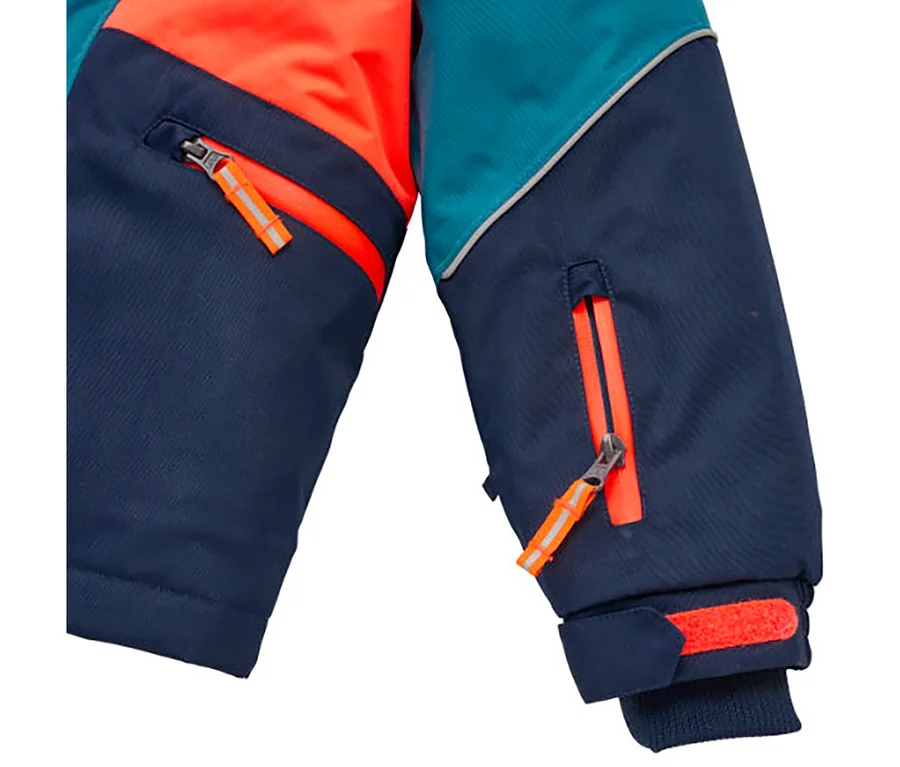 Veste d’hiver robuste pour enfant JAKO-O bleu marine, orange et turquoise, avec fermetures éclair et velcro sur la manche.