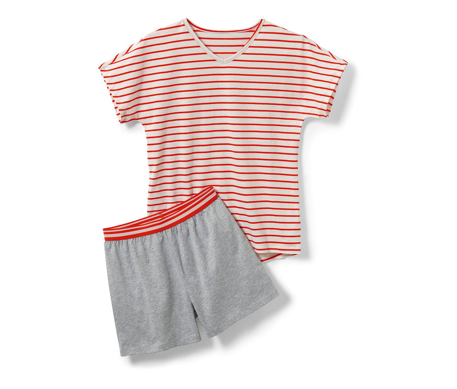 Pyjama court pour enfant avec des rayures rouges et un short gris.