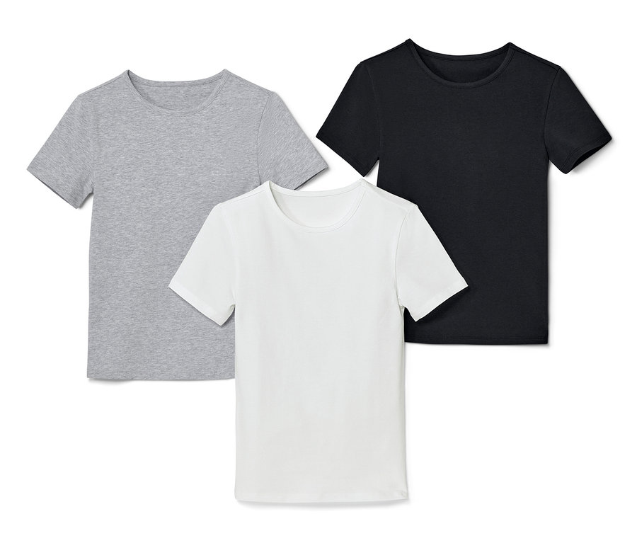 Trois t-shirts pour enfant : un gris, un blanc et un noir.