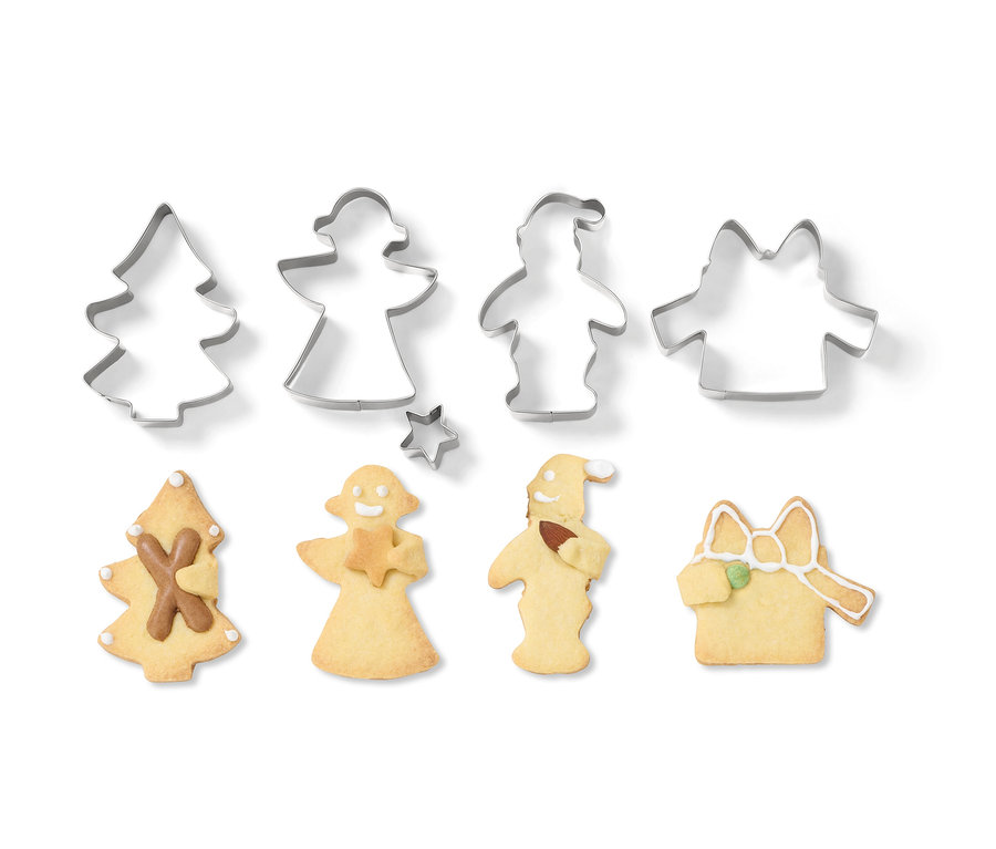 En haut, cinq emporte-pièces pour biscuits en forme de sapin, d'ange, d'étoile, de personnage et de pull. En bas, des biscuits cuits des mêmes formes.