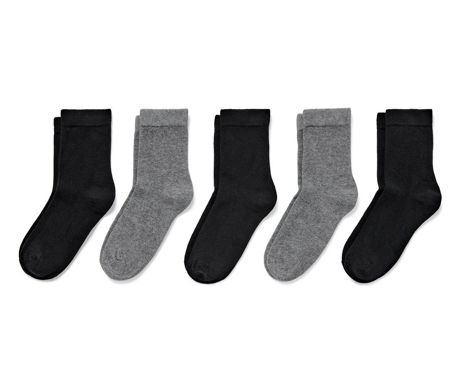 5 paires de chaussettes pour enfant noires et grises côte à côte.
