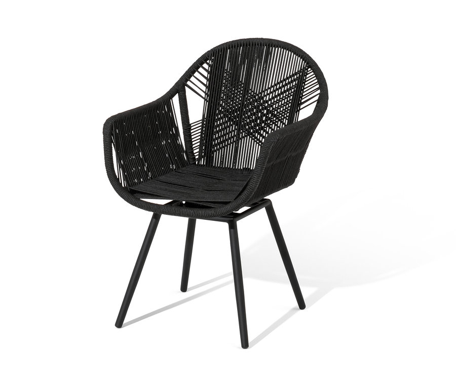 Un fauteuil de salon pivotant noir avec tressage textile.