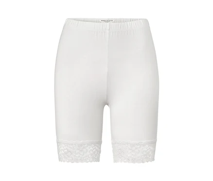 Cycliste blanc avec bordure en dentelle.