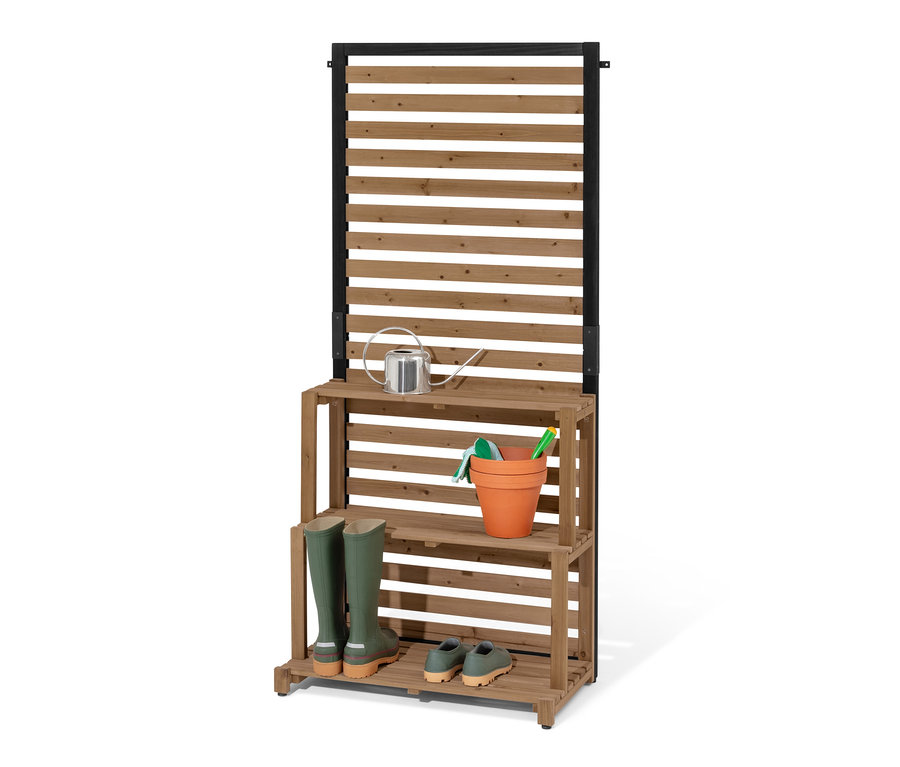 Module avec étagère et protection contre les regards « Elin » avec des bottes en caoutchouc, des chaussures, un arrosoir et un pot de fleurs.