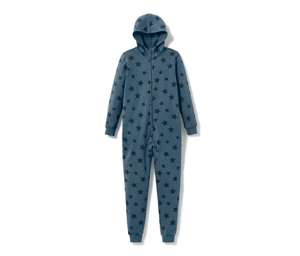 Combinaison d’intérieur bleue pour enfant avec des étoiles.