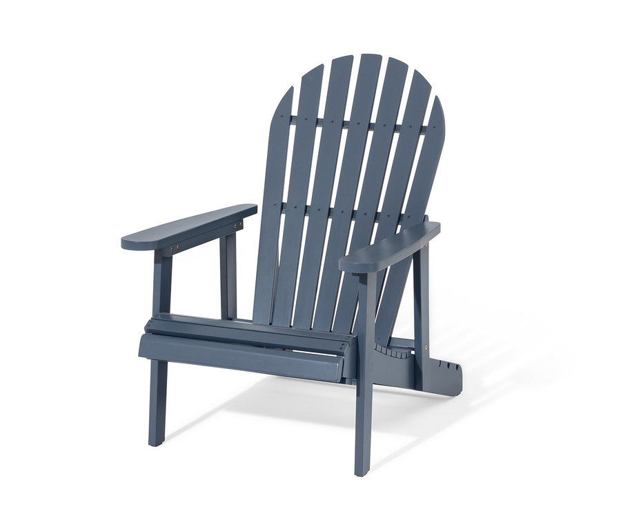 Un fauteuil de relaxation Adirondack simple gris avec repose-pieds extensible.