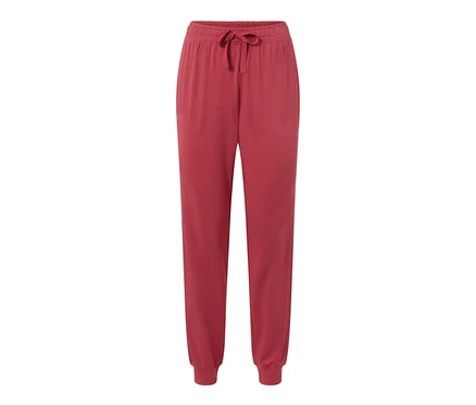Un pantalon de pyjama rouge avec un cordon de serrage à la taille.