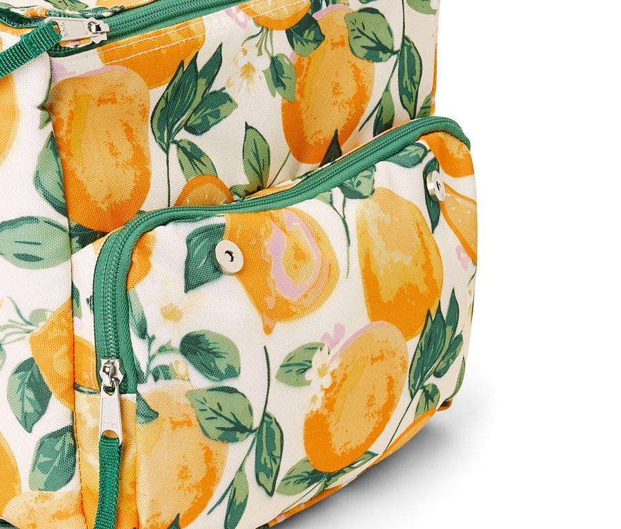 Détail d'un mini sac isotherme à motif d'agrumes avec des bordures vertes.