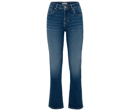 Jean bleu taille haute avec jambe évasée.