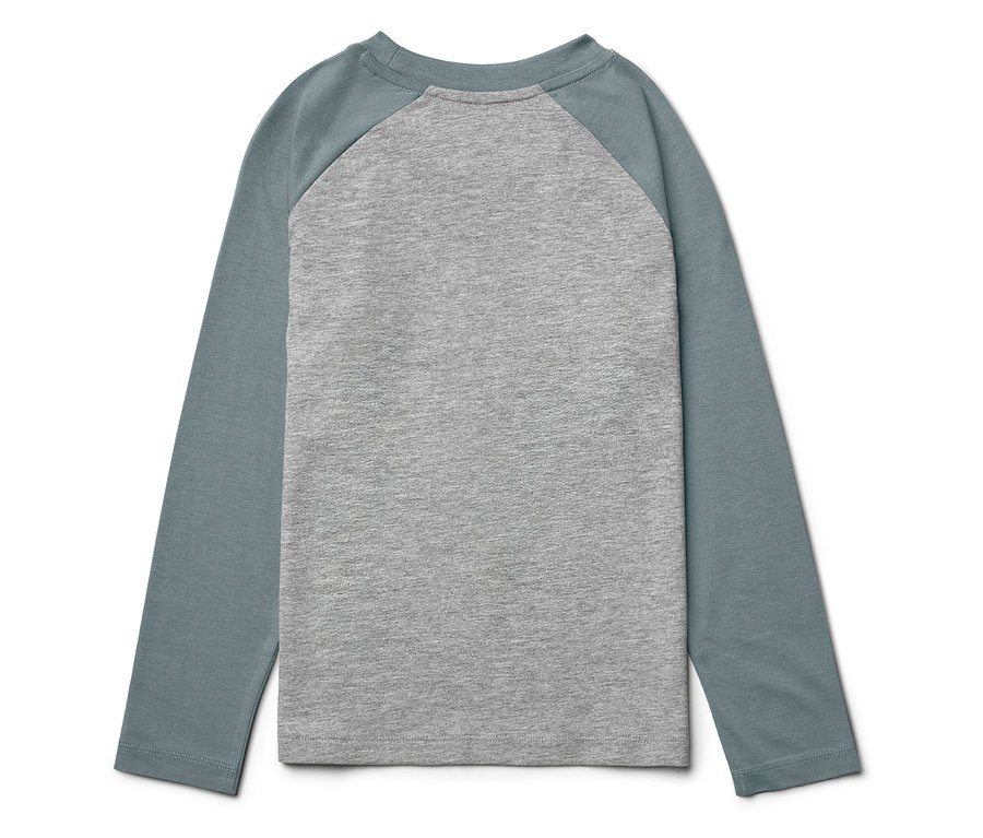 T-shirt à manches longues gris avec manches bleues.