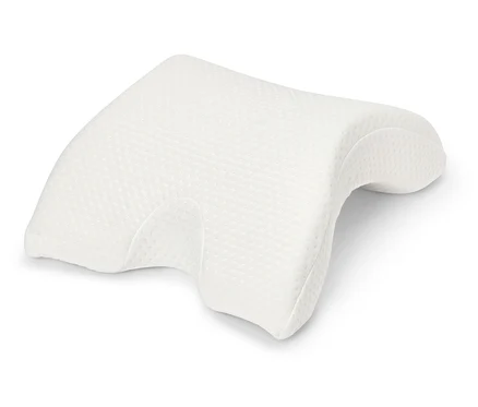 Un oreiller orthopédique blanc sur fond blanc.