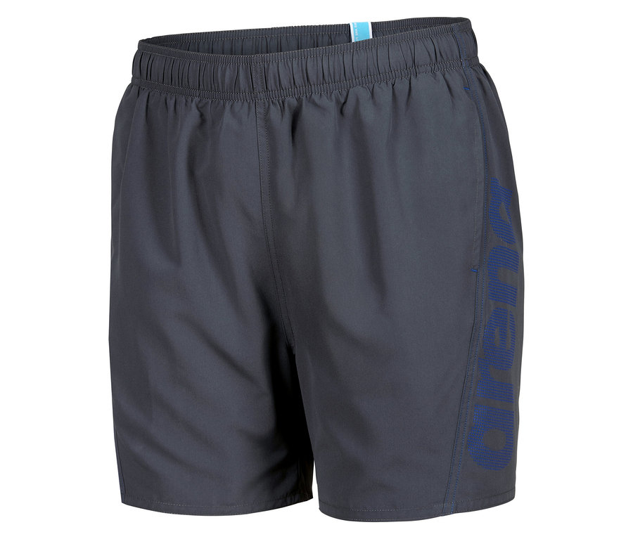 Short de bain gris foncé avec le logo Arena bleu sur la jambe droite.