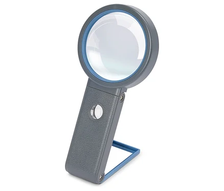 Une loupe grise à bordure bleue se dresse sur un fond blanc.