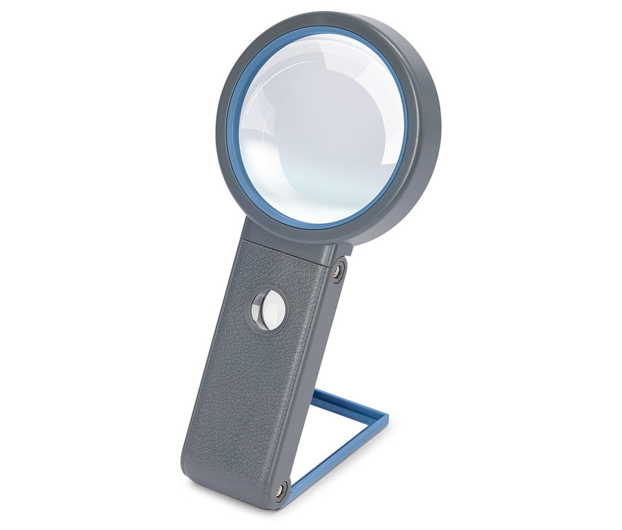 Une loupe grise à bordure bleue se dresse sur un fond blanc.