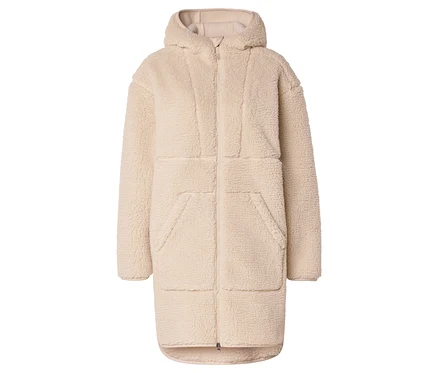 Manteau long beige en imitation peau de mouton avec capuche et fermeture éclair sur fond blanc.