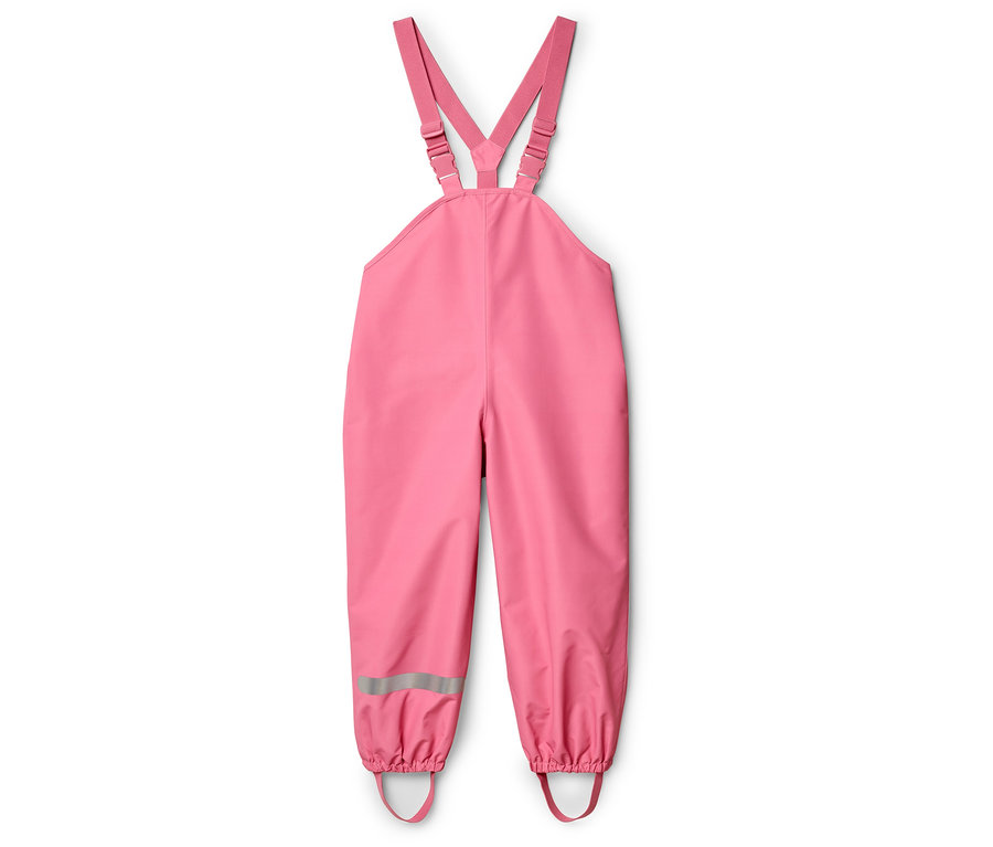 Pantalon de pluie rose à bretelles réglables et bandes réfléchissantes aux chevilles.