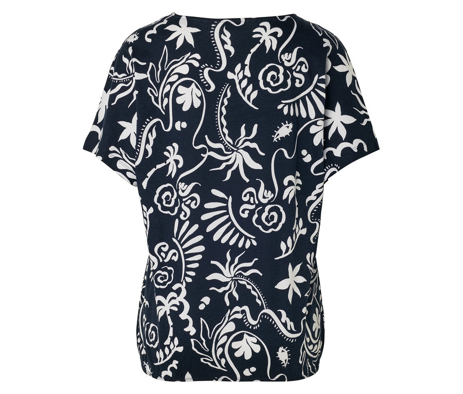 T-shirt bleu marine avec motifs floraux blancs.