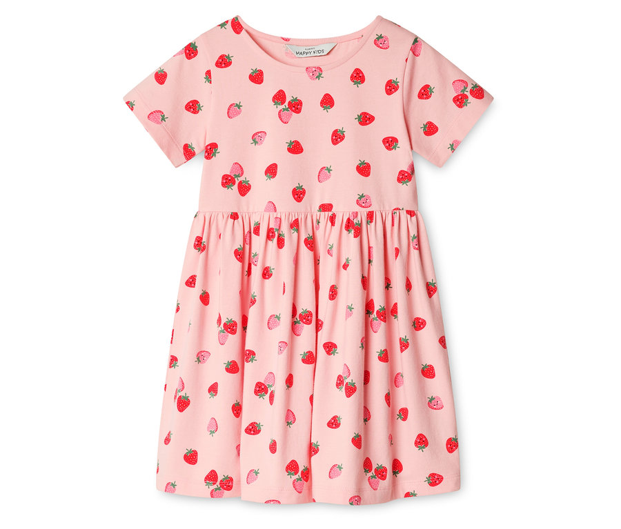 Une robe rose à motifs de fraises est posée sur une surface blanche.