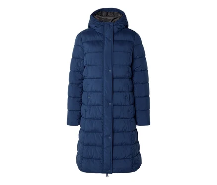 Long manteau matelassé bleu foncé à capuche avec fermeture boutonnée.